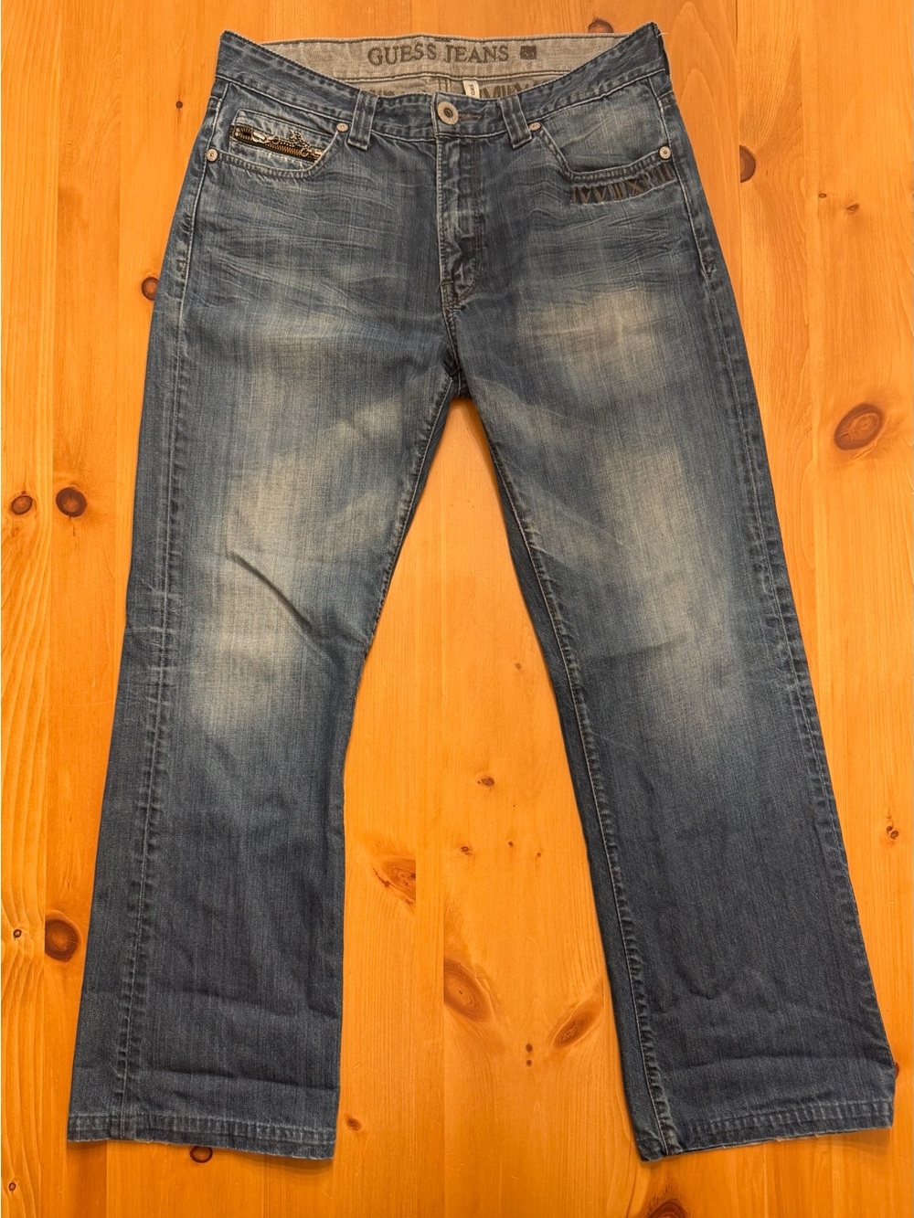 Vintage GUESS Jeans – Embroidered Roman Numerals & Zipper Detail – Size 34